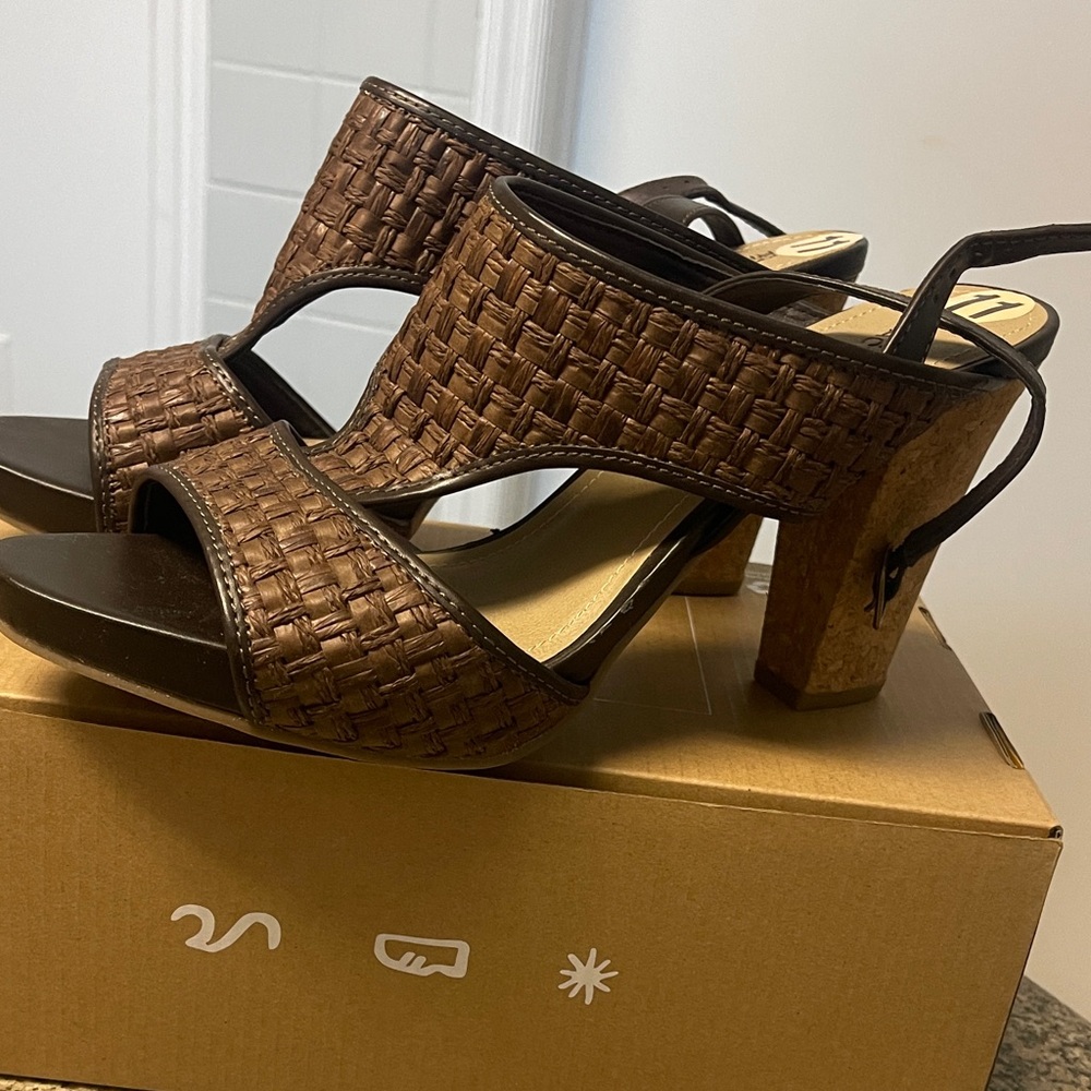 Chic Brown Woven Women's Heels by Kenneth Cole Reaction